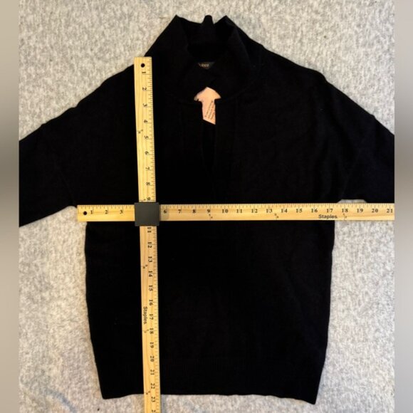 NWT Quince Classic V Neck Black Sweater Size M - Picture 5 of 6